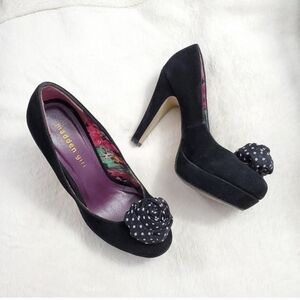 MADDEN Girl black suede feel floral pumps